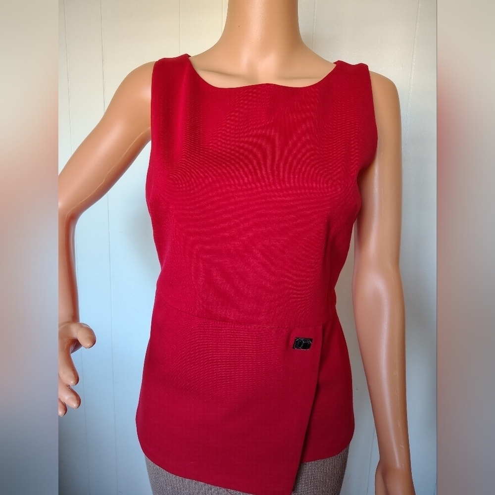 White House Black Market Elegant Red Sleeveless Top Size 4